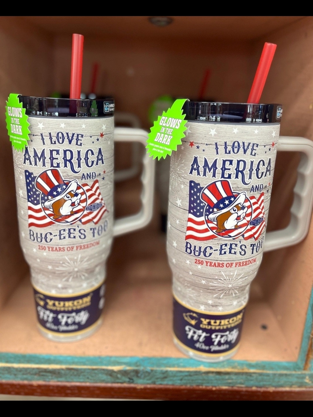 Buc-ee’s Patriotic 40 oz Yukon Outfitters Tumbler – New with Tag 🇺🇸